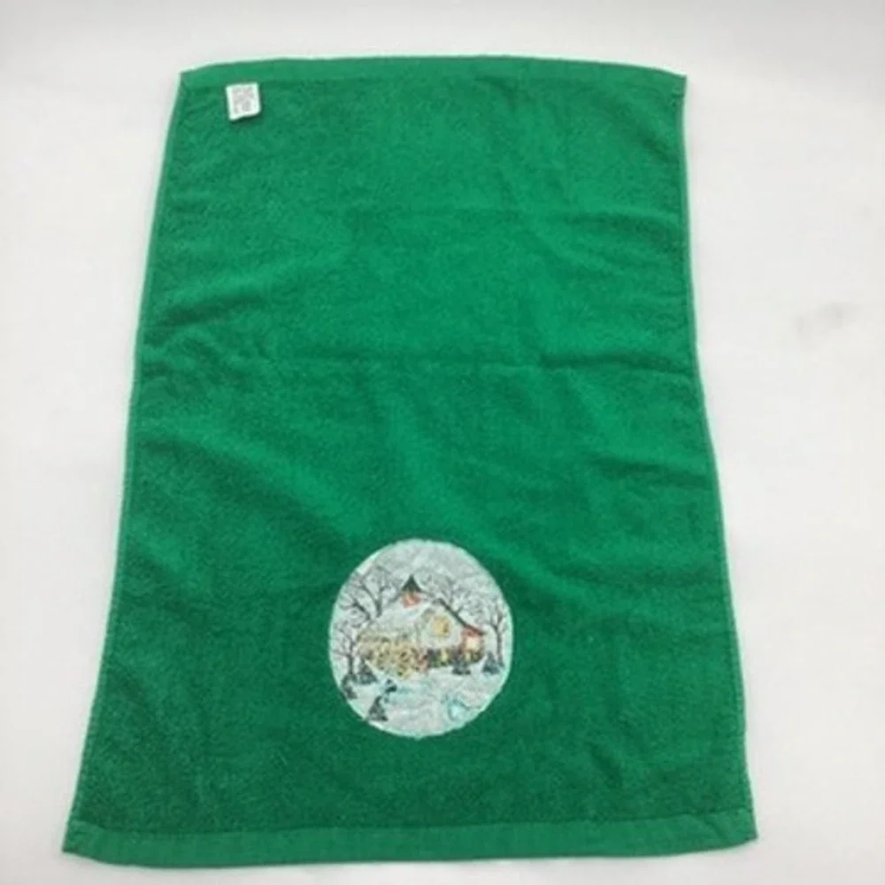 Set of 2 Vintage‎ Cannon Christmas Towels Set Red Santa Green Barn Winter Scene